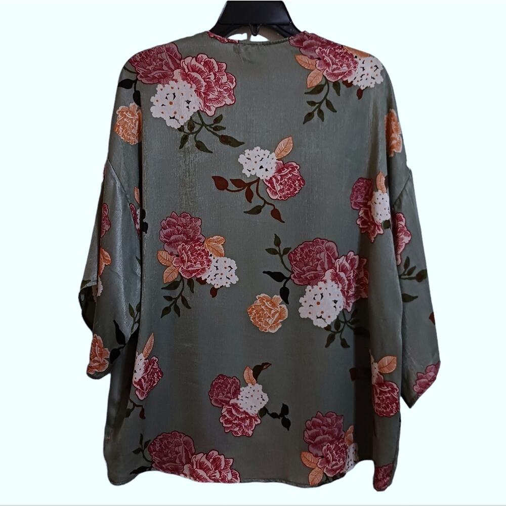 Millibon floral kimono sz M sage green open front loose robe coverup topper